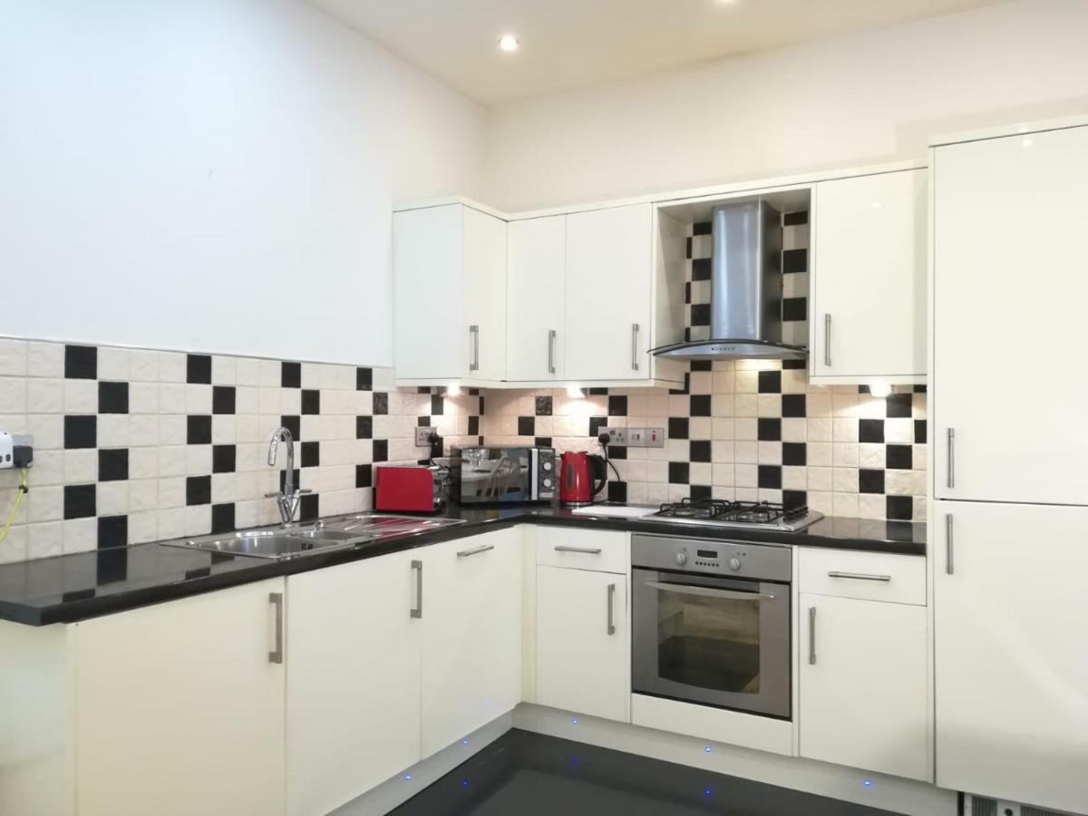 Spacious, Ground Floor, 2 Bedroom Apartment, Uplands,