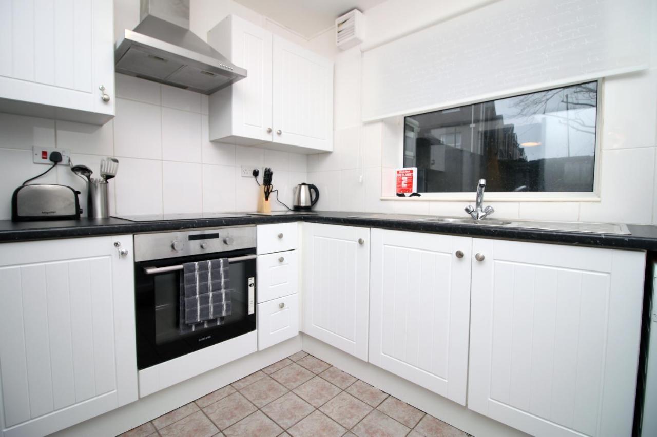 In The Heart Of Swansea- Tv In Every Bedroom! *
