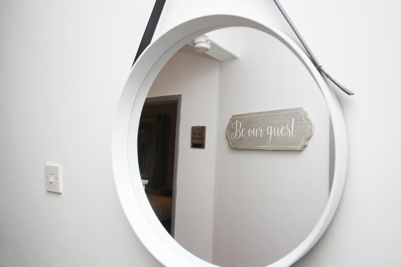 In The Heart Of Swansea- Tv In Every Bedroom! Apartment