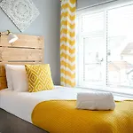 Book Now - Tv In Every Bedroom!