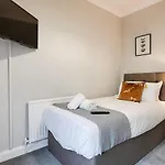 Large Garden, Fully Equipped Kitchen, Parking