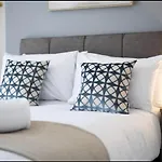 4Br-11Guests-Patio-Familyfriendly-Citycentre-Beach