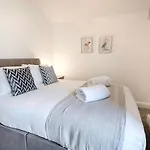 4 Bed Executive Style House - Near City Centre