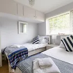 Immaculate Gower Getaway With Pool & Facilities