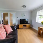 Immaculate Gower Getaway With Pool & Facilities