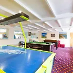 Immaculate Gower Getaway With Pool & Facilities