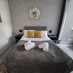 Walk To The Beach! Flat-For-6 Central Swansea