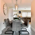 Just Stay Wales - Luxury Waterfront Townhouse Sa1