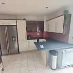 4 Rooms, Private Parking
