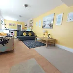 Beautiful Two Bedroom Ground Floor Apartment