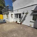 Beautiful Two Bedroom Ground Floor Apartment