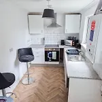 Explore Swansea! 4-Bed Delhi St Stay