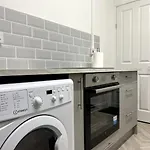 Central Swansea Apartment, Sleeps 4