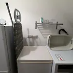 R3 - Cozy Small Double - City & Beach Access, Wifi, Free Parking - Self Catering