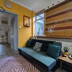 R5 - Triple Room Retreat - Near Beach, Parks, Trails, City - Wifi, Free Parking - Self Catering