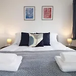 Beautiful Modern House With Free Parking And Fast Wifi Next To Swansea Stadium And Morfa Park Shopping Centre Hosted By Our Home Short Stays