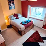 Tranquil Three-Bed House In Swansea South Wales