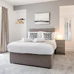 4Br-11Guests-Patio-Familyfriendly-Citycentre-Beach