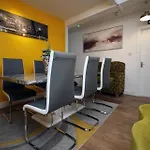 Comfortable 5-Bedroom Home Free Parking