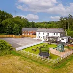 Entire Venue Hire With 8 Bedroom Accommodation - Your Own Pub Experience
