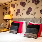 The Alexander - Hotel By Tifa Stays