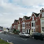 1 Bedroom Modern Apartment, Uplands, Swansea