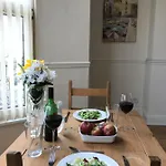 1 Bedroom Modern Apartment, Uplands, Swansea