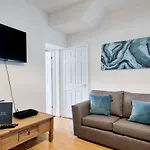Ideal Location In Morriston!