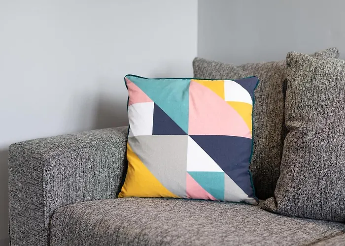 Book Now - Tv In Every Bedroom!