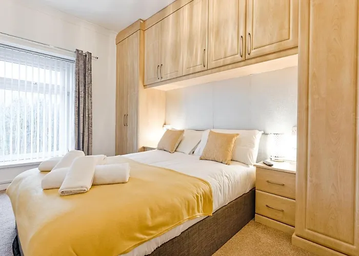 Spacious Home With Parking - Tv In Every Bedroom!