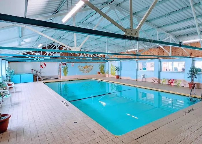 Immaculate Gower Getaway With Pool & Facilities