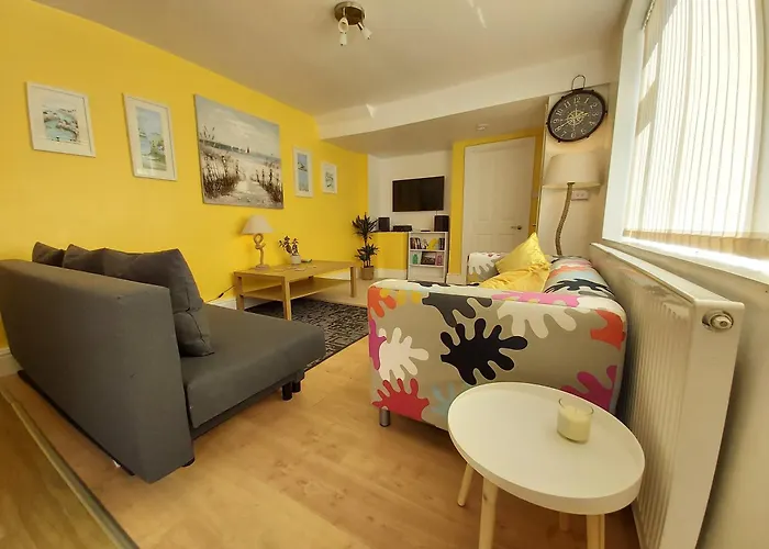 Beautiful Two Bedroom Ground Floor Apartment