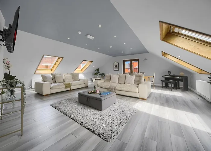 Luxury Penthouse Suite - Swansea Central - Beach