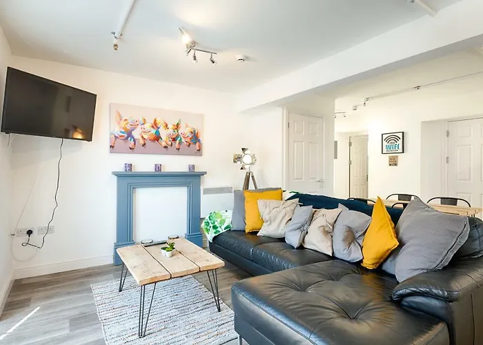 2 Ensuites, Garden, Smart Tv\'S In All Rooms!