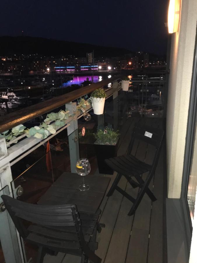 Apartment Bay, Marina & Arena View Mins To &