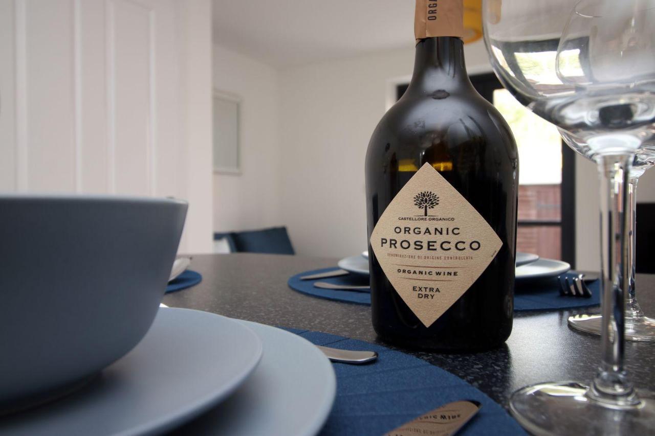 Apartment No 1 Marina Walk By Ssw 3br, Free Parking, Sleeps 5 Close To Marina, Centre, And M4 Swansea