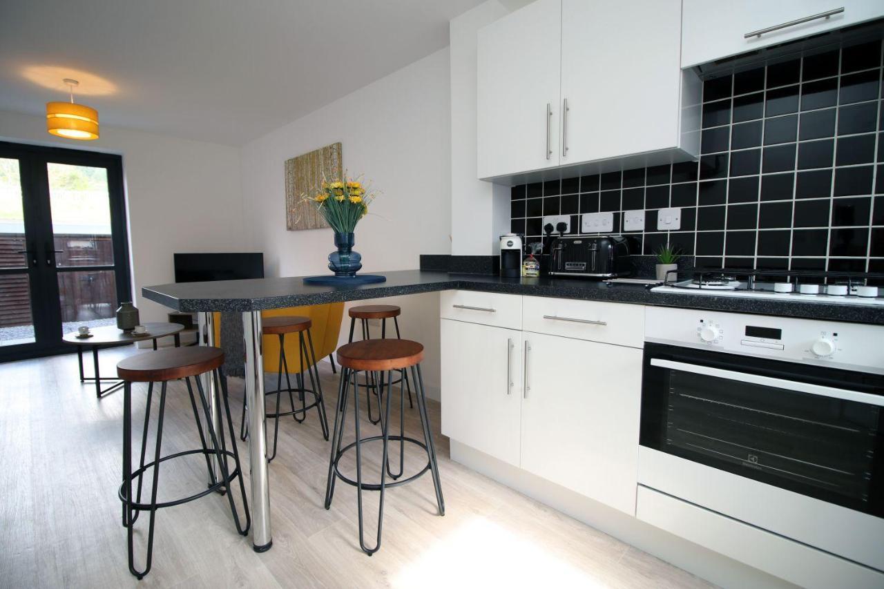 Apartment No 1 Marina Walk By Ssw 3br, Free Parking, Sleeps 5 Close To Marina, Centre, And M4 Swansea