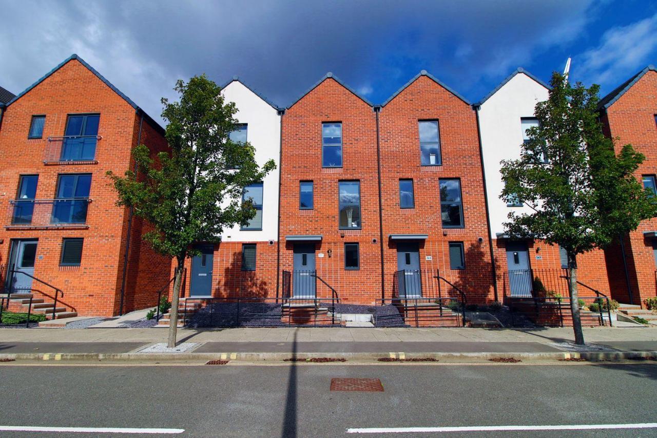 Apartment No 1 Marina Walk By Ssw 3br, Free Parking, Sleeps 5 Close To Marina, Centre, And M4