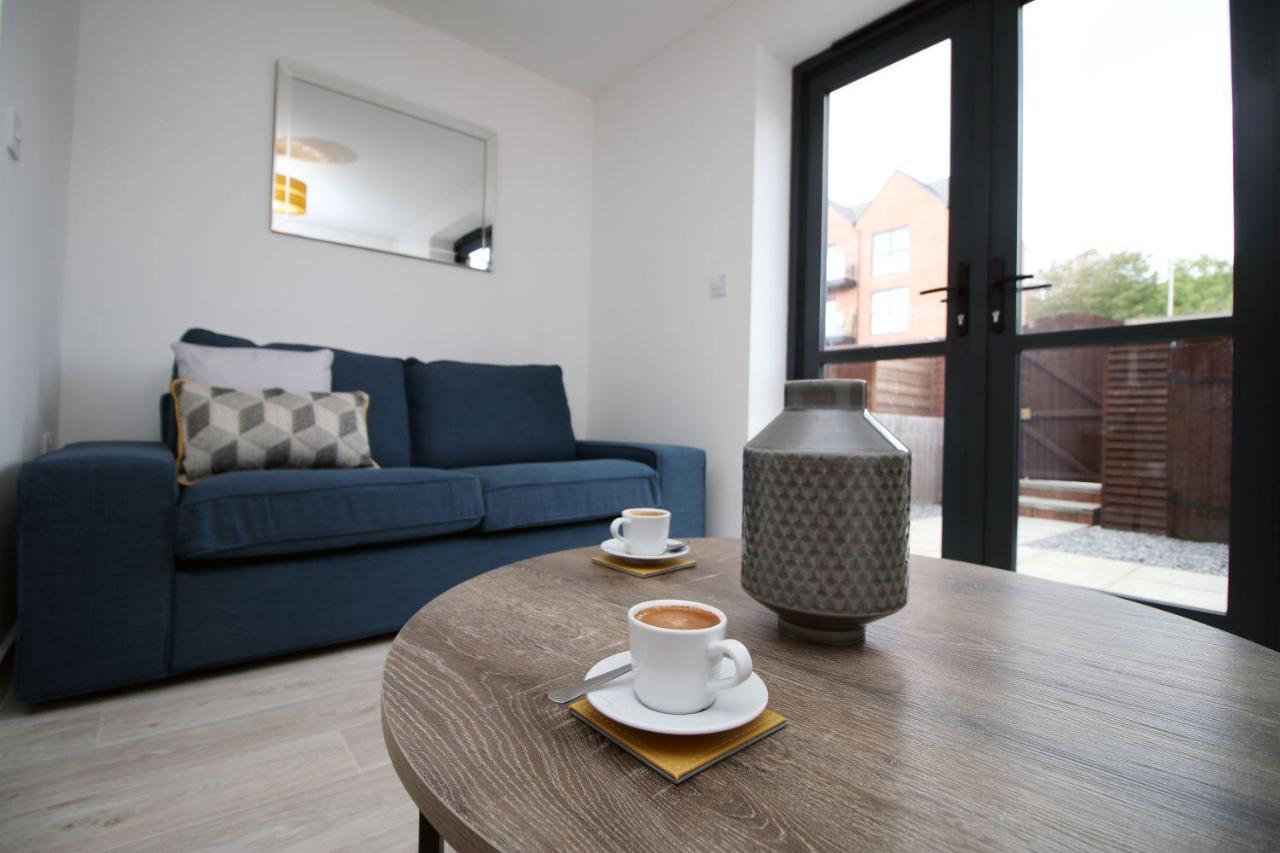 No 1 Marina Walk By Ssw 3br, Free Parking, Sleeps 5 Close To Marina, Centre, And M4 Apartment