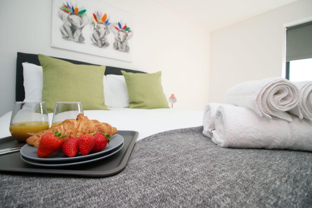 No 1 Marina Walk By Ssw 3br, Free Parking, Sleeps 5 Close To Marina, Centre, And M4 Apartment *