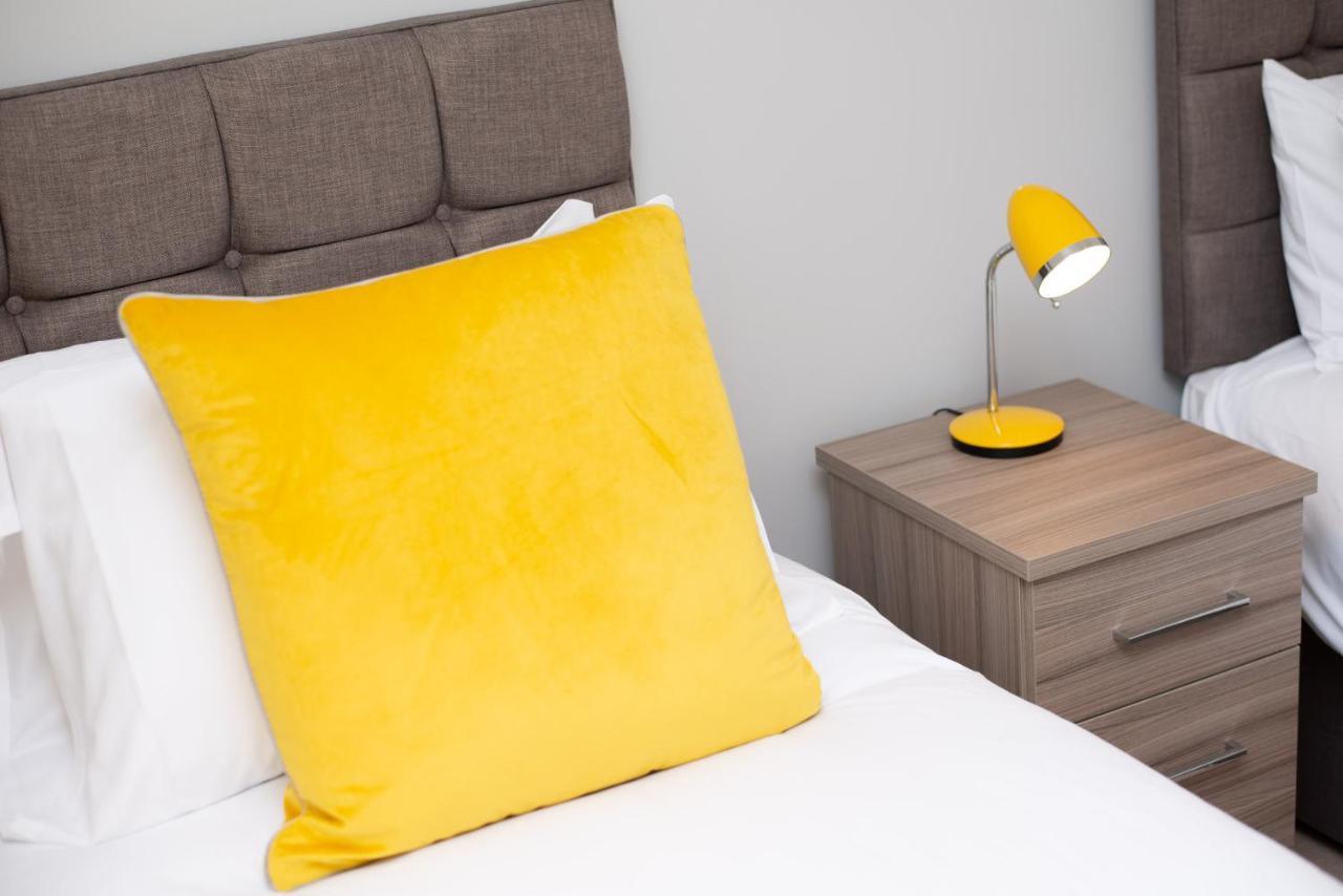 Parking, Garden, En-suite & Tv's In Rooms, Large Living Space Holiday home *