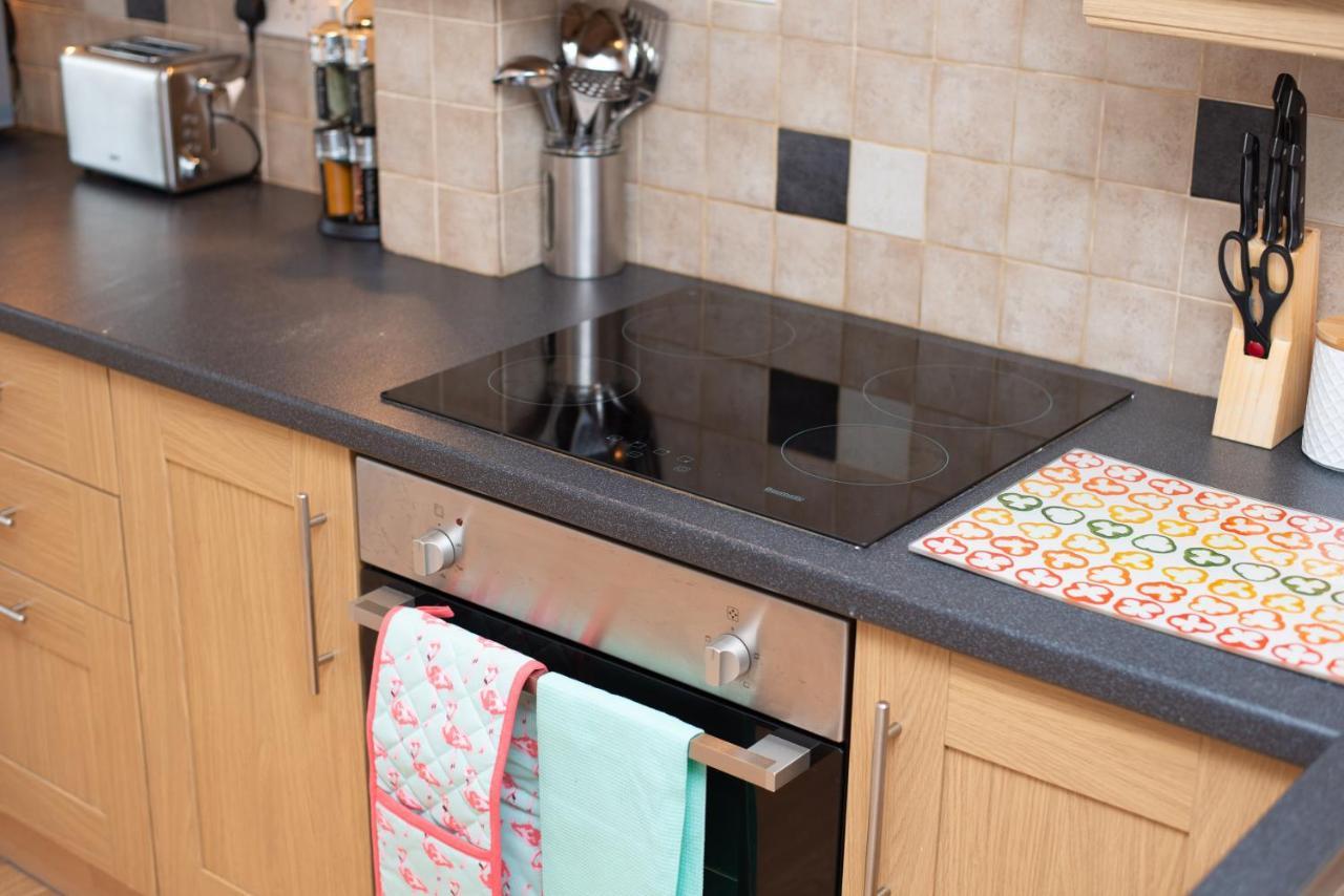 Holiday home Parking, Garden, En-suite & Tv's In Rooms, Large Living Space
