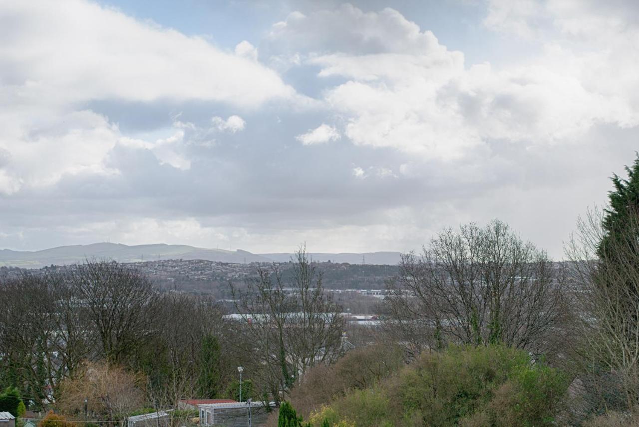 Holiday home Parking, Garden, En-suite & Tv's In Rooms, Large Living Space