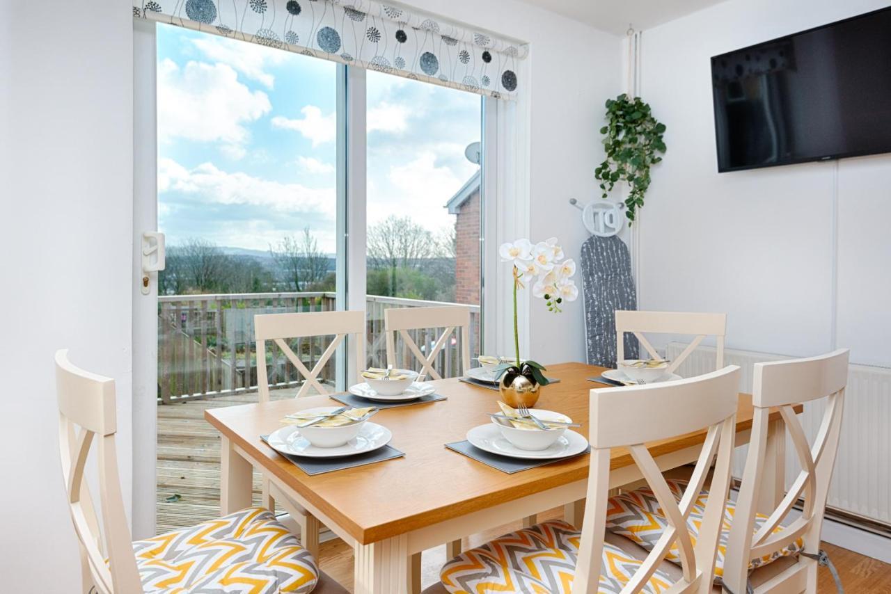 Parking, Garden, En-suite & Tv's In Rooms, Large Living Space * Swansea