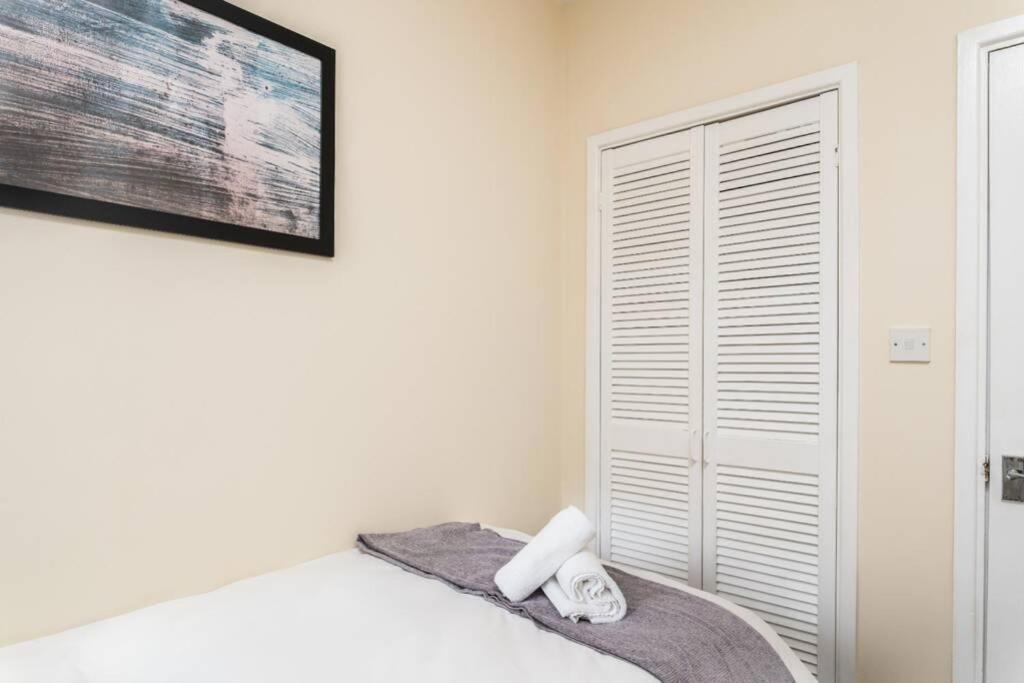 Cosy - Tv In Every Bedroom Apartment Swansea