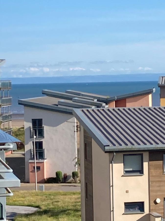 Apartment Bay, Marina & Arena View Mins To & Swansea