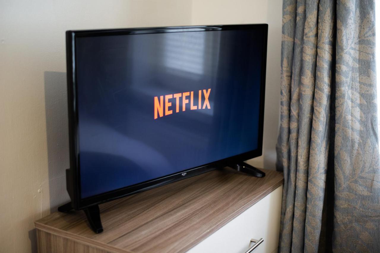 Singleton House Parking & Garden-tv In Every Room! Swansea