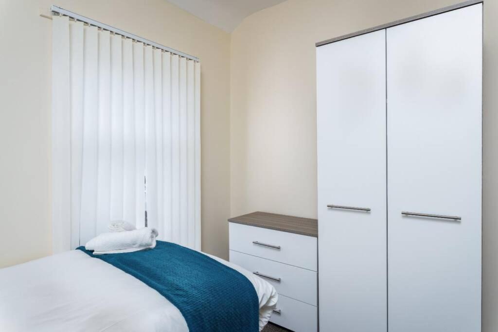 Cosy - Tv In Every Bedroom * Swansea
