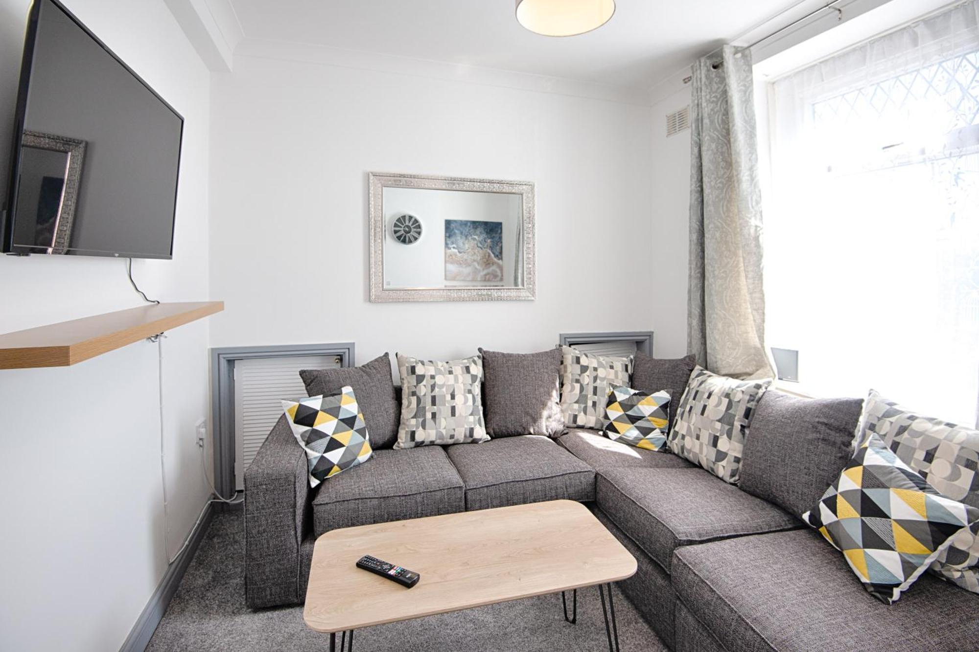 Holiday home Stop At Space, Near The Liberty Swansea
