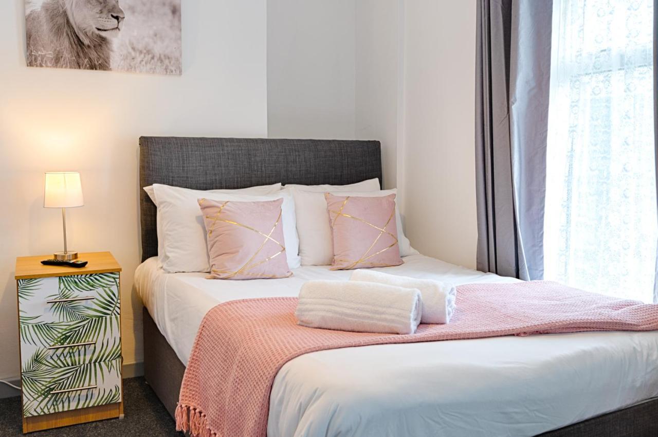 Centre, Parking, Smart Tv's In Swansea